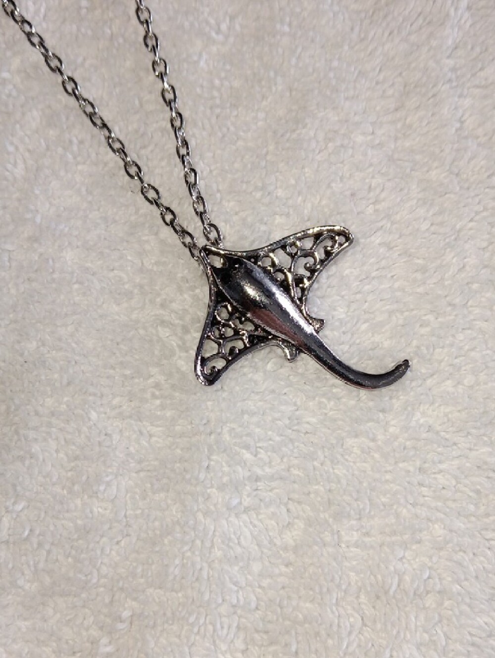 Silver Manta Ray Pendant Necklace NWOT